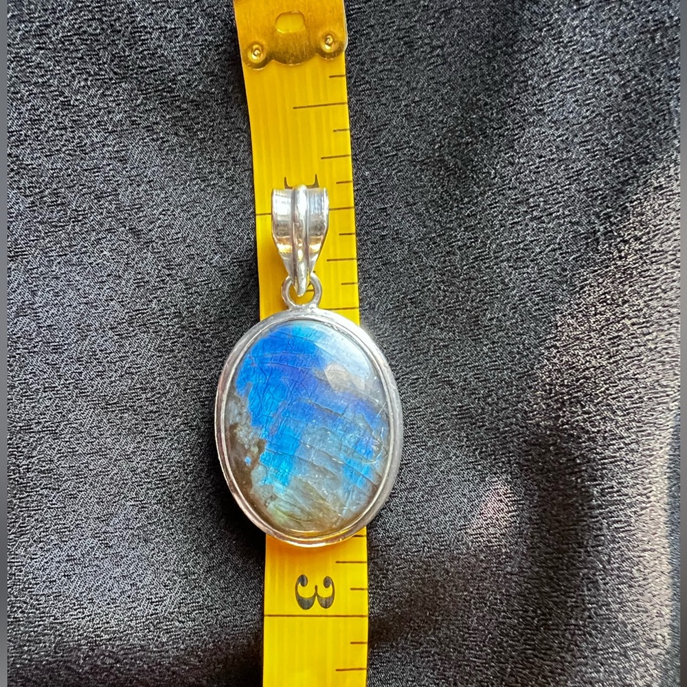 Silver Labradorite Pendant - Picture 2 of 6